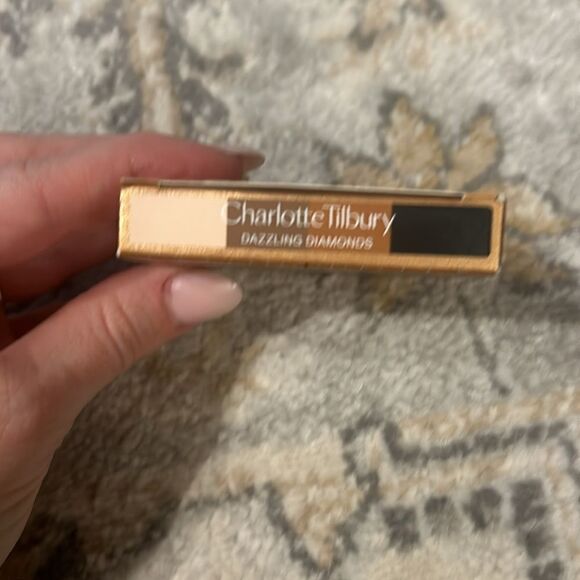 Charlotte Tilbury LIMITED EDITION
LUXURY PALETTE OF POPS
DAZZLING DIAMONDS - Picture 8 of 9